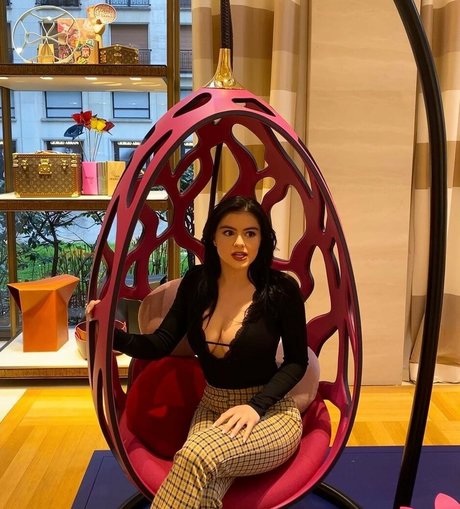 Ariel Winter porn model picture