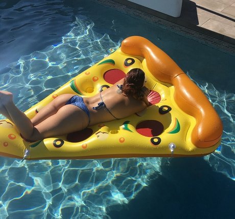 Ariel Winter model free picture