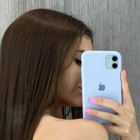 BabyEva free actress pics