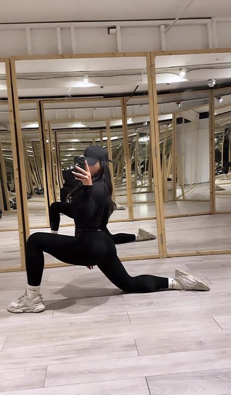 Leah Shutkever pornstar perfect gallery