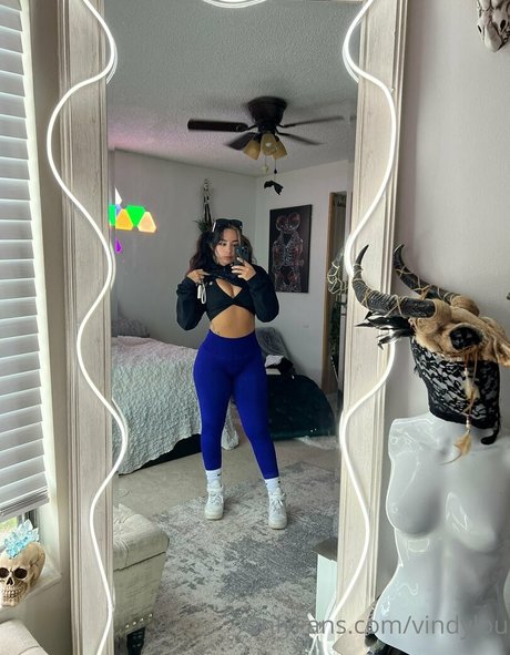 vindylou nice model img