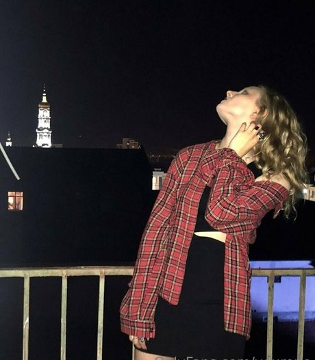 yourene sexy model pics