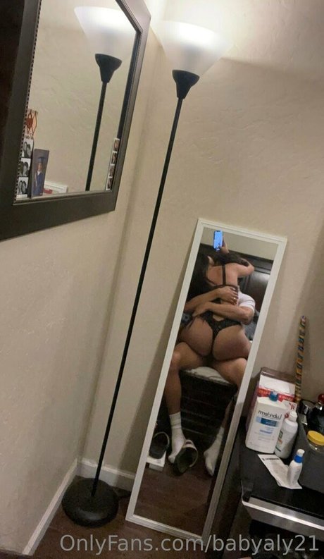 babyaly21 hot model image