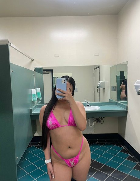 babyaly21 model naked image