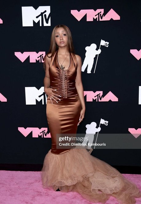 PinkPantheress naked star gallery