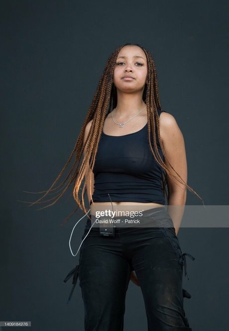 PinkPantheress pornographic star pics