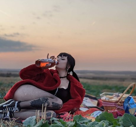 missdellavigne model hot image