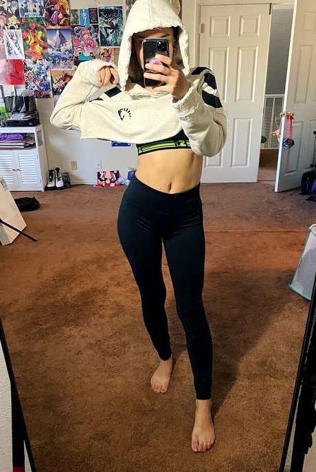 Ohnips model porn photo