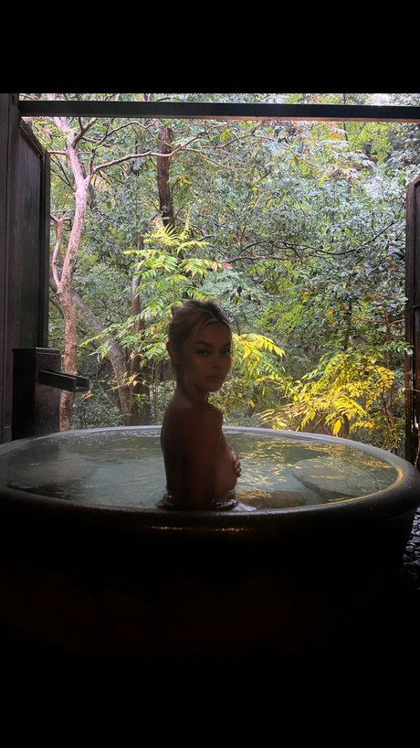 LilyMayMac beautiful model picture