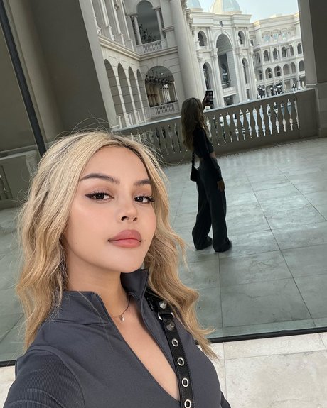 LilyMayMac adult actress photo