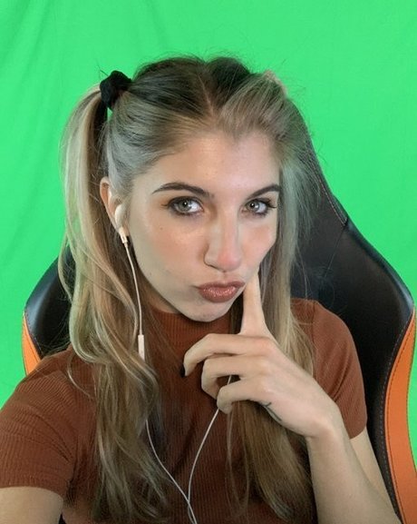 FrivolousFox ASMR hot pornstar images