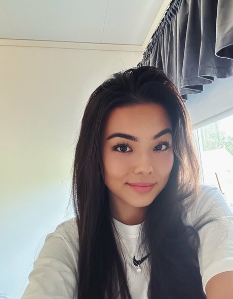 MichelleR sexy model img