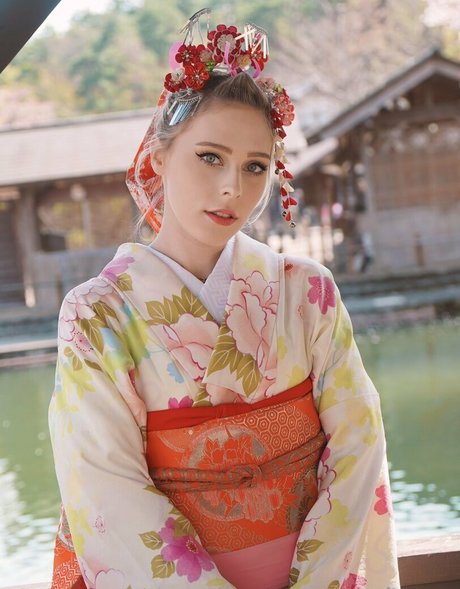 Milschbaum naked star pics