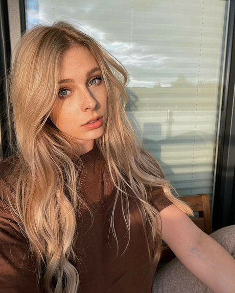 Milschbaum naked model picture