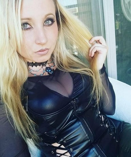 Abadon pornographic model image