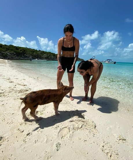 Sonya Deville art star image