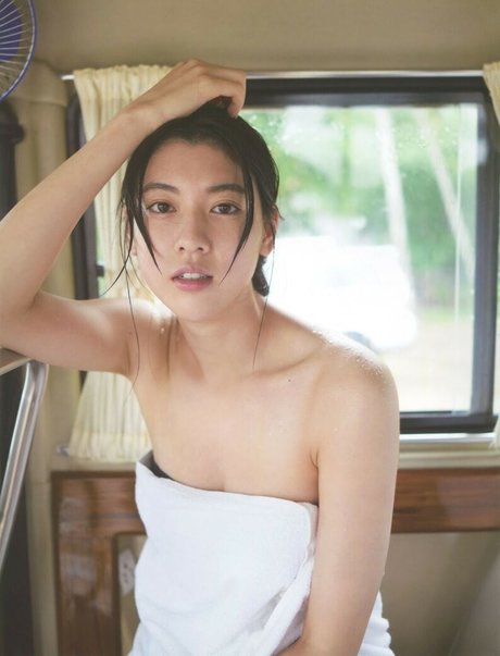 Ayaka Miyoshi top star pictures