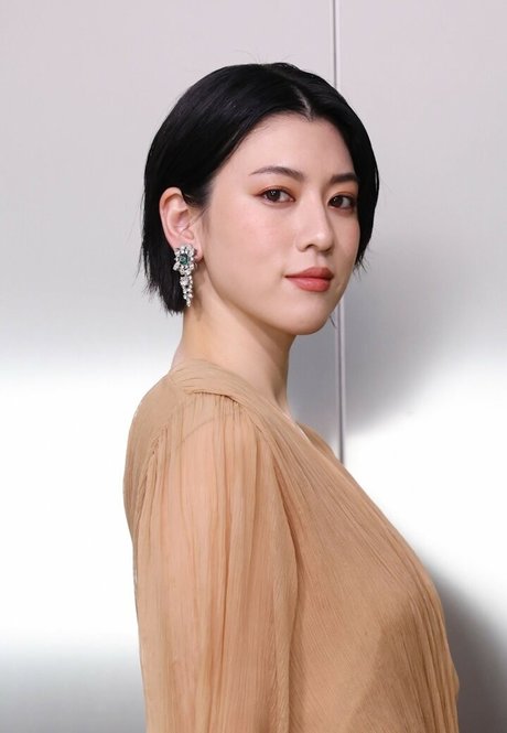 Ayaka Miyoshi model beautiful pic