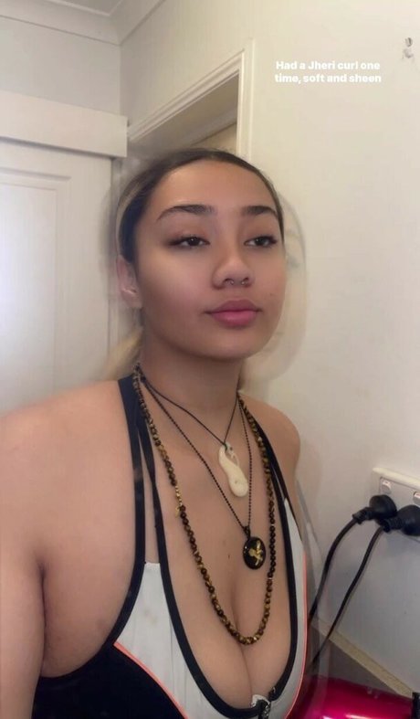 Pauleen dt nude star image