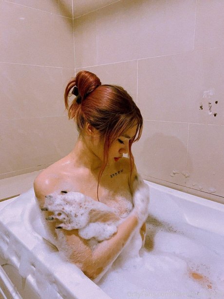 Thanh Nhen model pornographic image