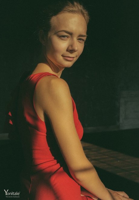 Madeline Y model nude photo