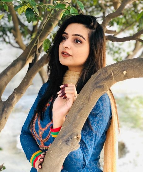 Alishba Sheikh model high quality pictures
