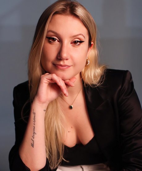 CherryGumms hot actress pic