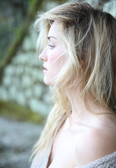 Ashley Johnson star adult pictures