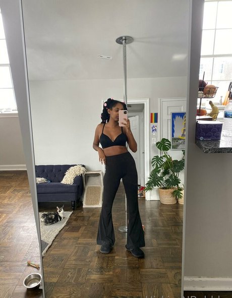 hickiesnbubbles hot actress galleries