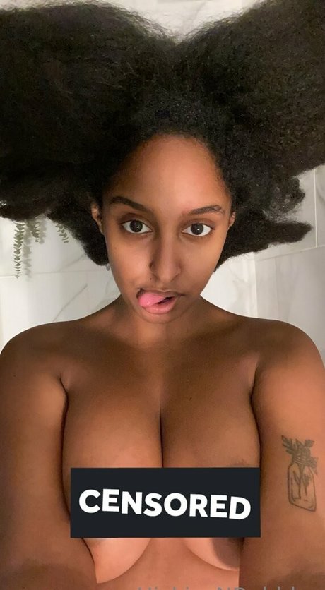 hickiesnbubbles star nude picture