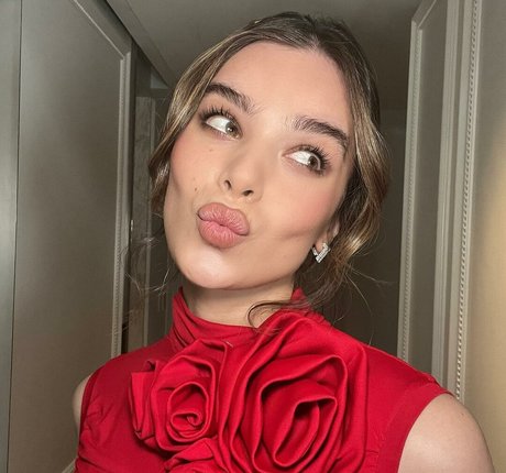 Hailee Steinfeld pornstar hot images