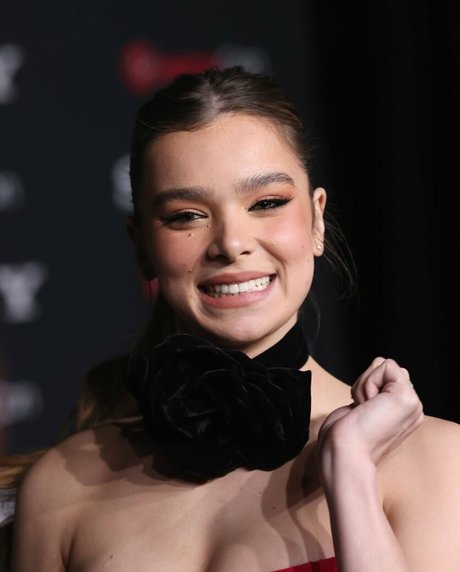 Hailee Steinfeld star sex img