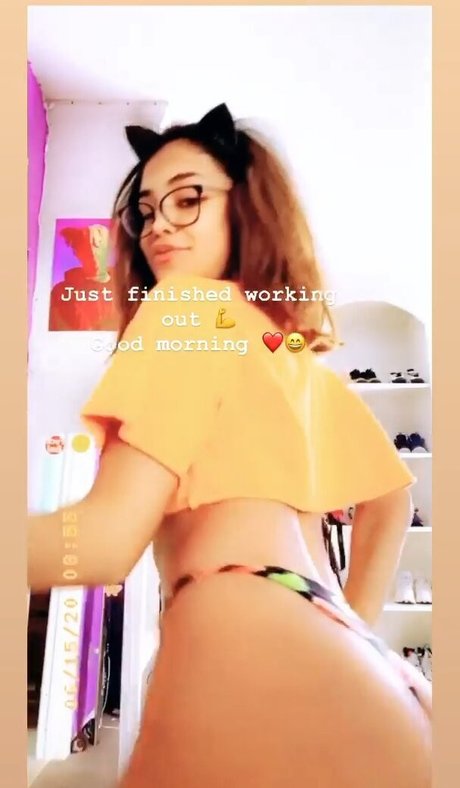 Thaliasosassy nude model pic