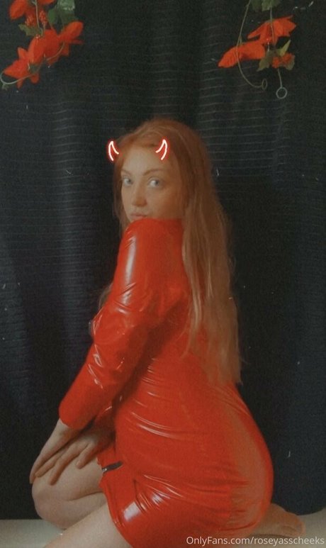 roseyasscheeks adult actress pic