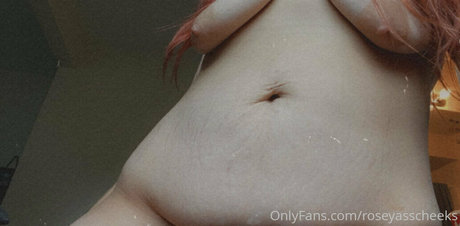 roseyasscheeks perfect star pic