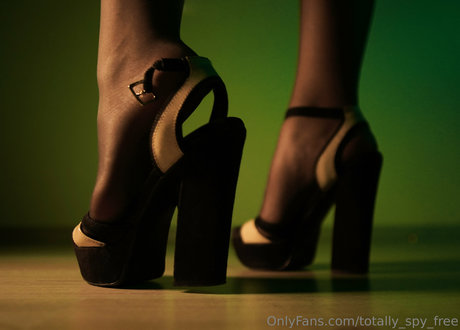 totally spy free high quality model images