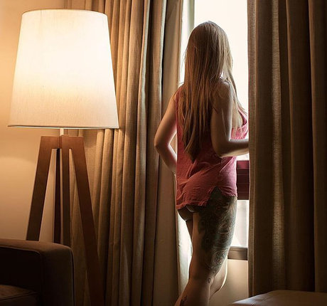 Emille Bee star porn pics