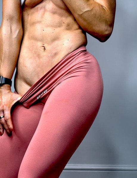 Kitty Lo exclusive pornstar galleries