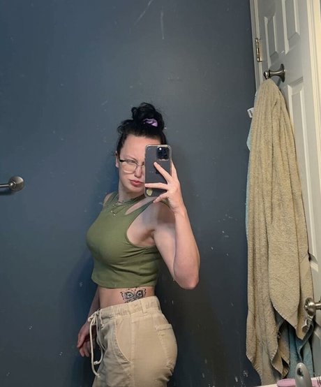 MuscleMommy002 hd model photo