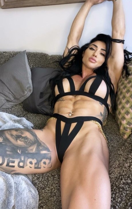 Pretzel model erotic gallery