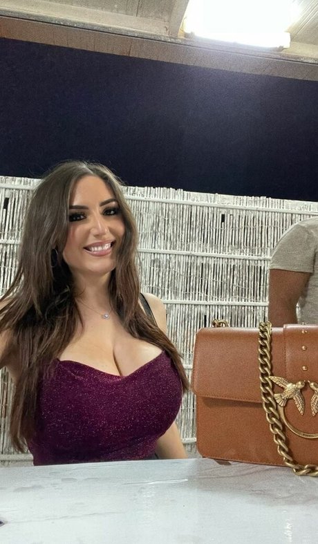 Chiara M hd pornstar img