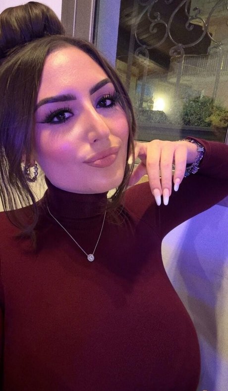 Chiara M hot actress photos