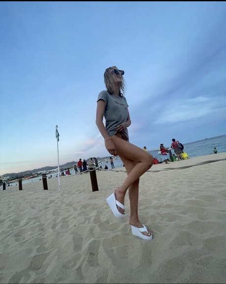 Alissa Violet model hot picture