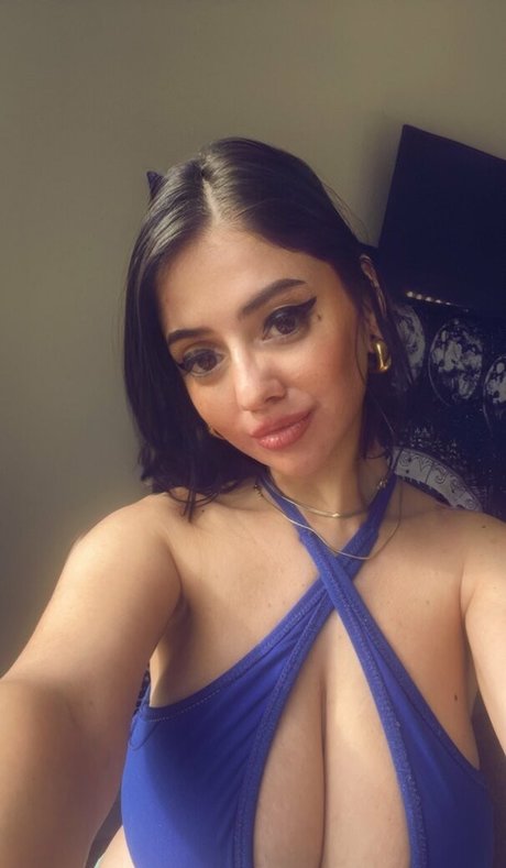 EvelynLuxe model pornographic galleries