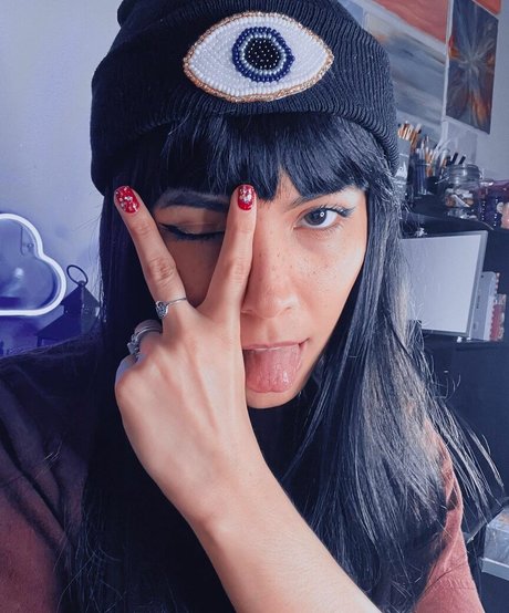 Luna Bloom Profile pic