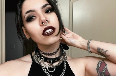 Luna Bloom star nude gallery