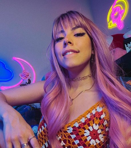 Luna Bloom pornstar erotic photos