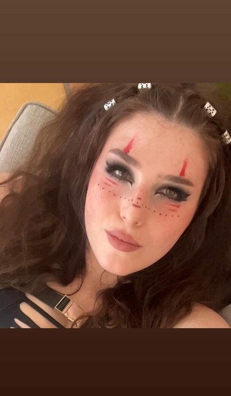 Moxy Mary nude actress galleries