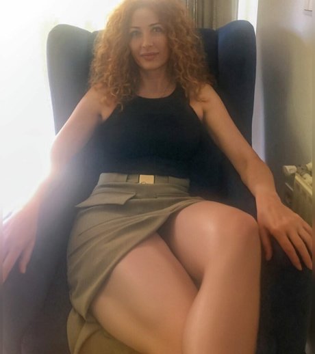 Mrs G Comics model free pictures