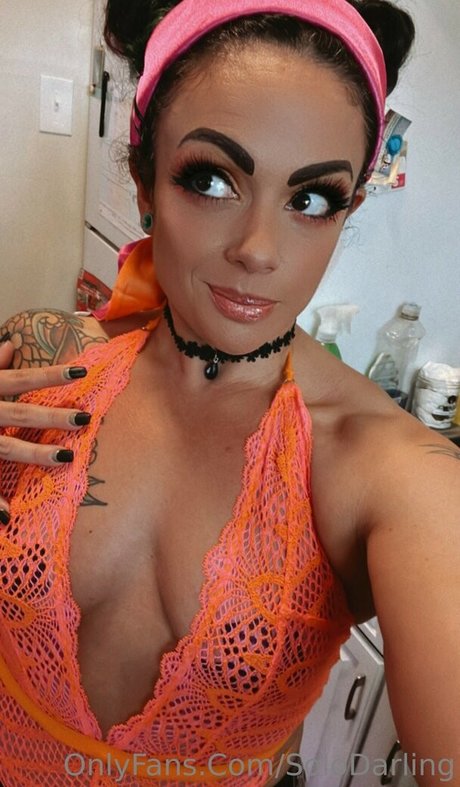 Solo Darling model porn photos